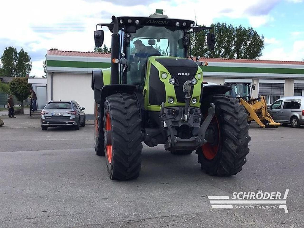 Tractor CLAAS axion 850 c-matic CMATIC