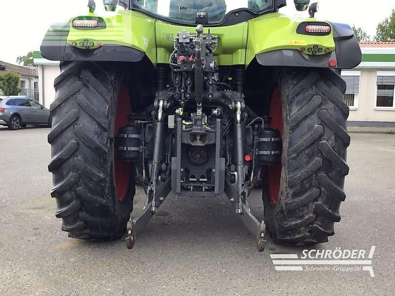 Tractor CLAAS axion 850 c-matic CMATIC