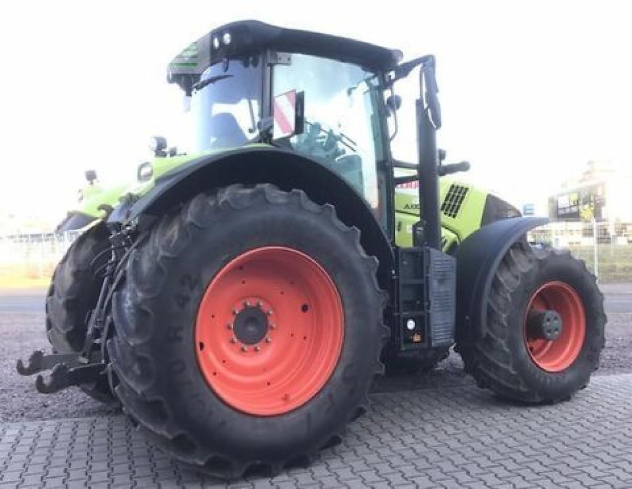 Tractor CLAAS axion 870