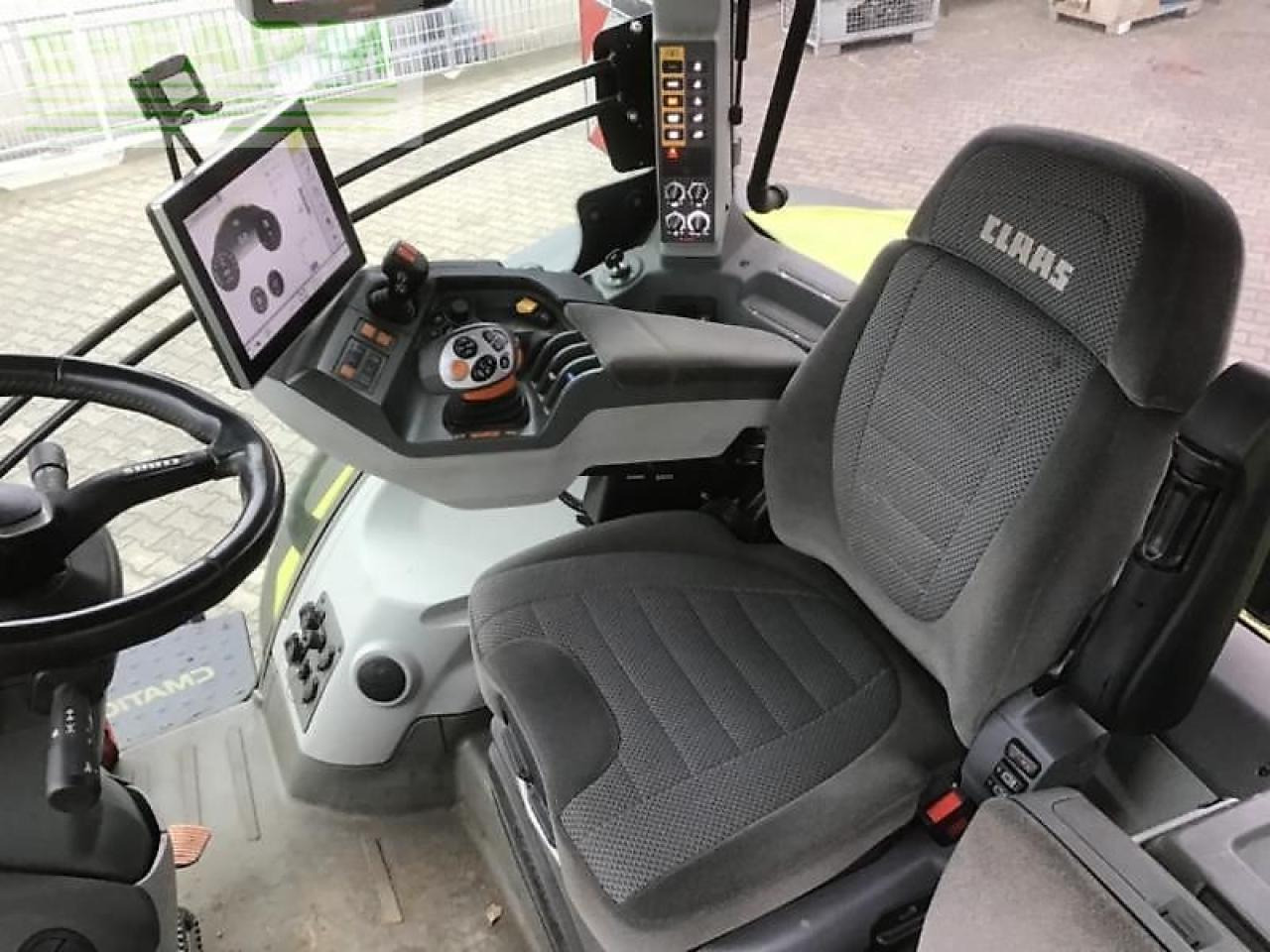 Tractor CLAAS axion 870