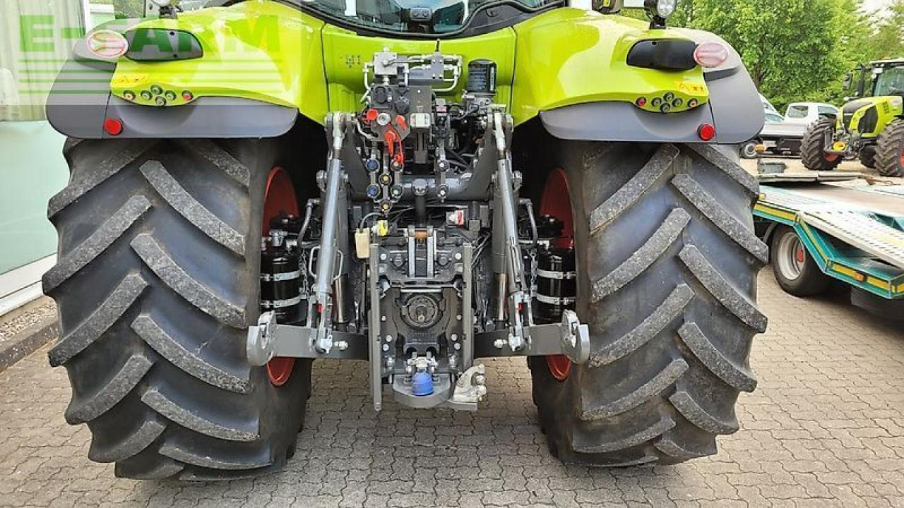 Tractor CLAAS axion 870 cmatic