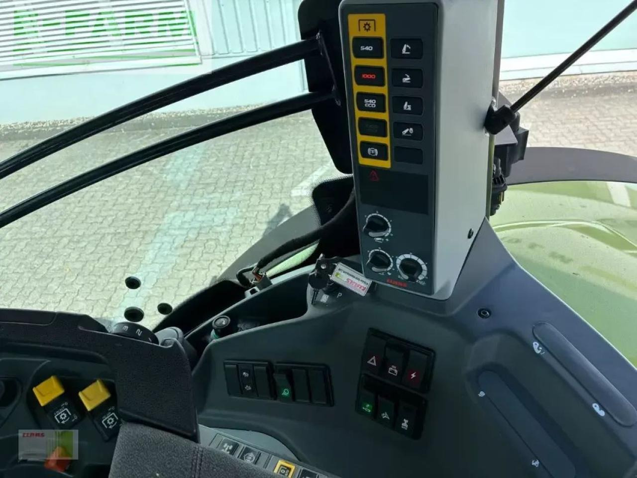 Tractor CLAAS axion 870 cmatic