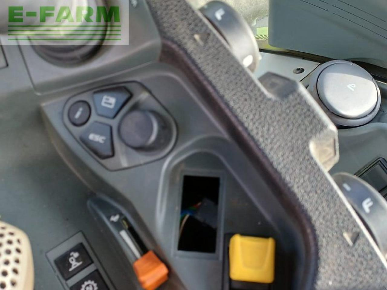 Tractor CLAAS axion 870 cmatic