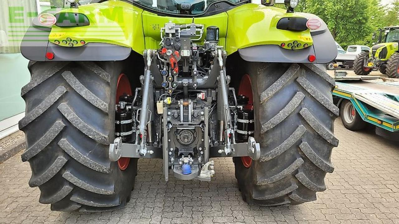 Tractor CLAAS axion 870 cmatic CMATIC