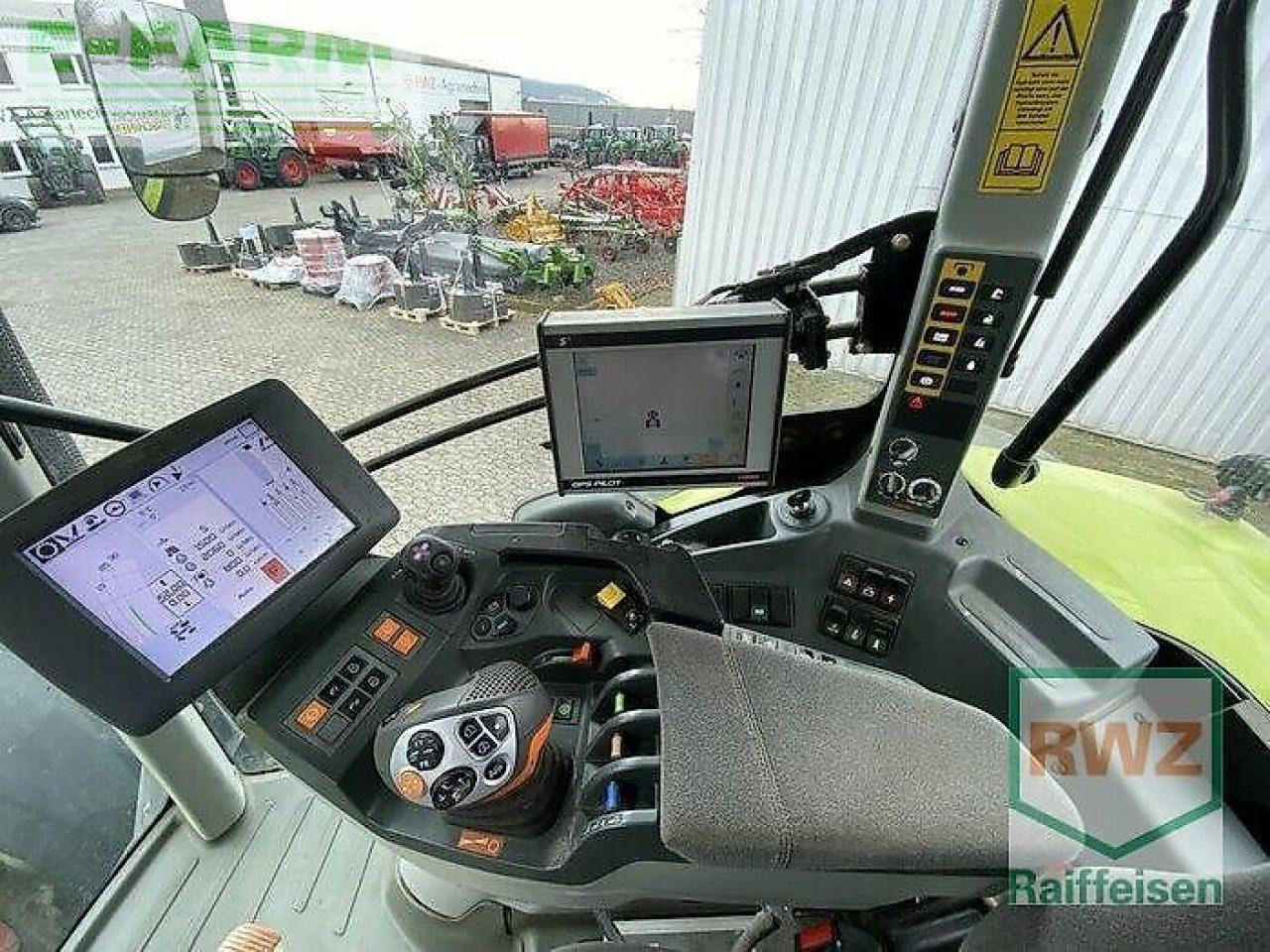 Tractor CLAAS axion 870 cmatic CMATIC