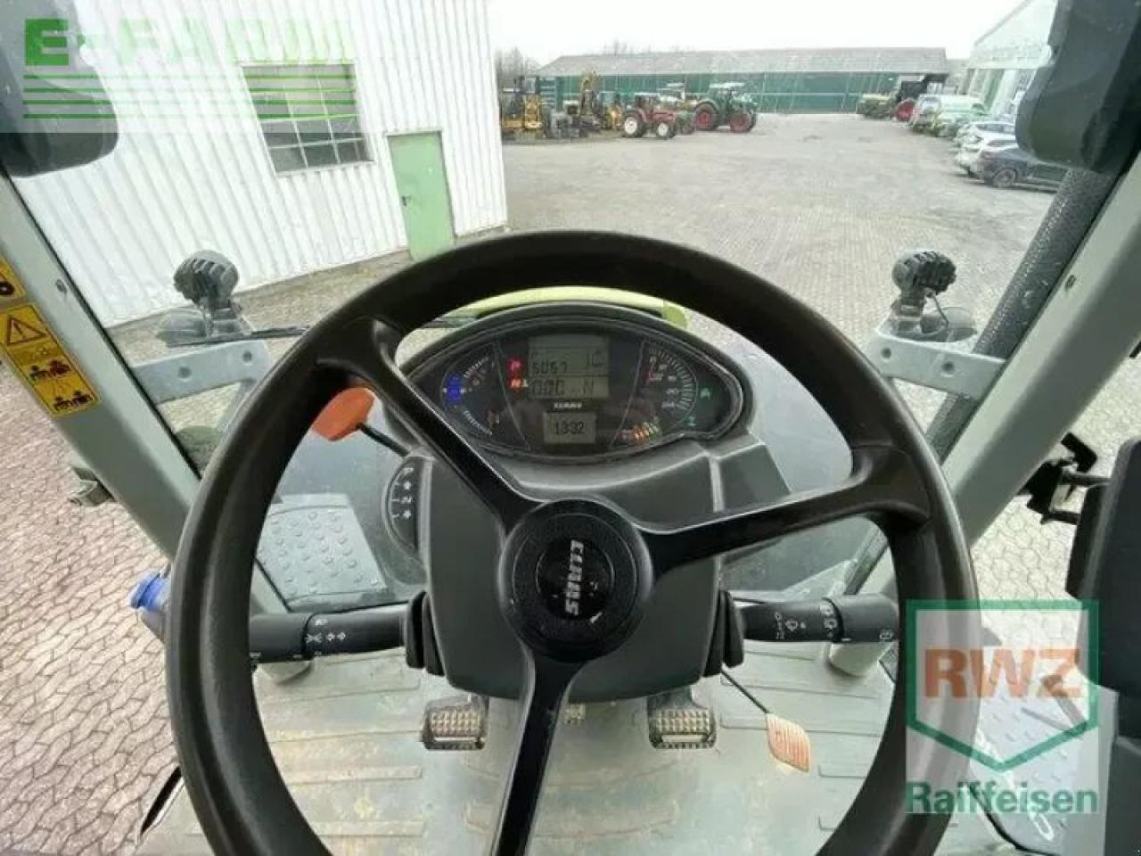 Tractor CLAAS axion 870 cmatic CMATIC