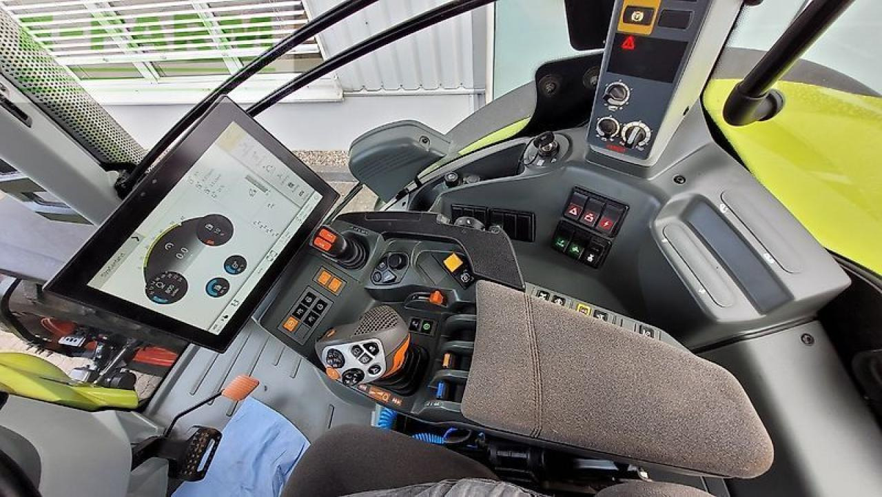 Tractor CLAAS axion 870 cmatic CMATIC