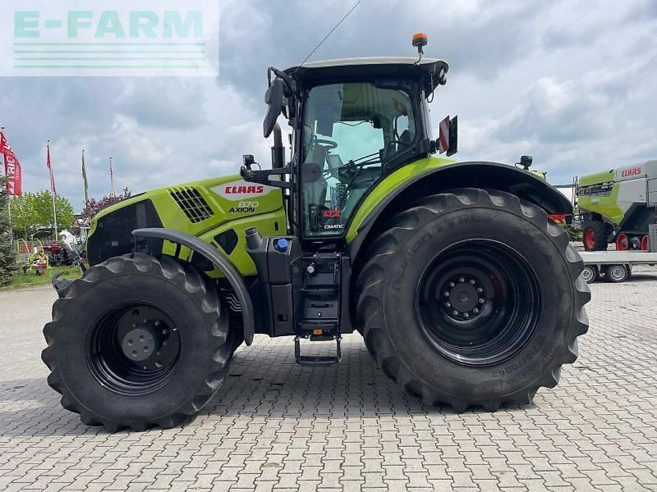 Tractor CLAAS axion 870 cmatic - stage v CMATIC