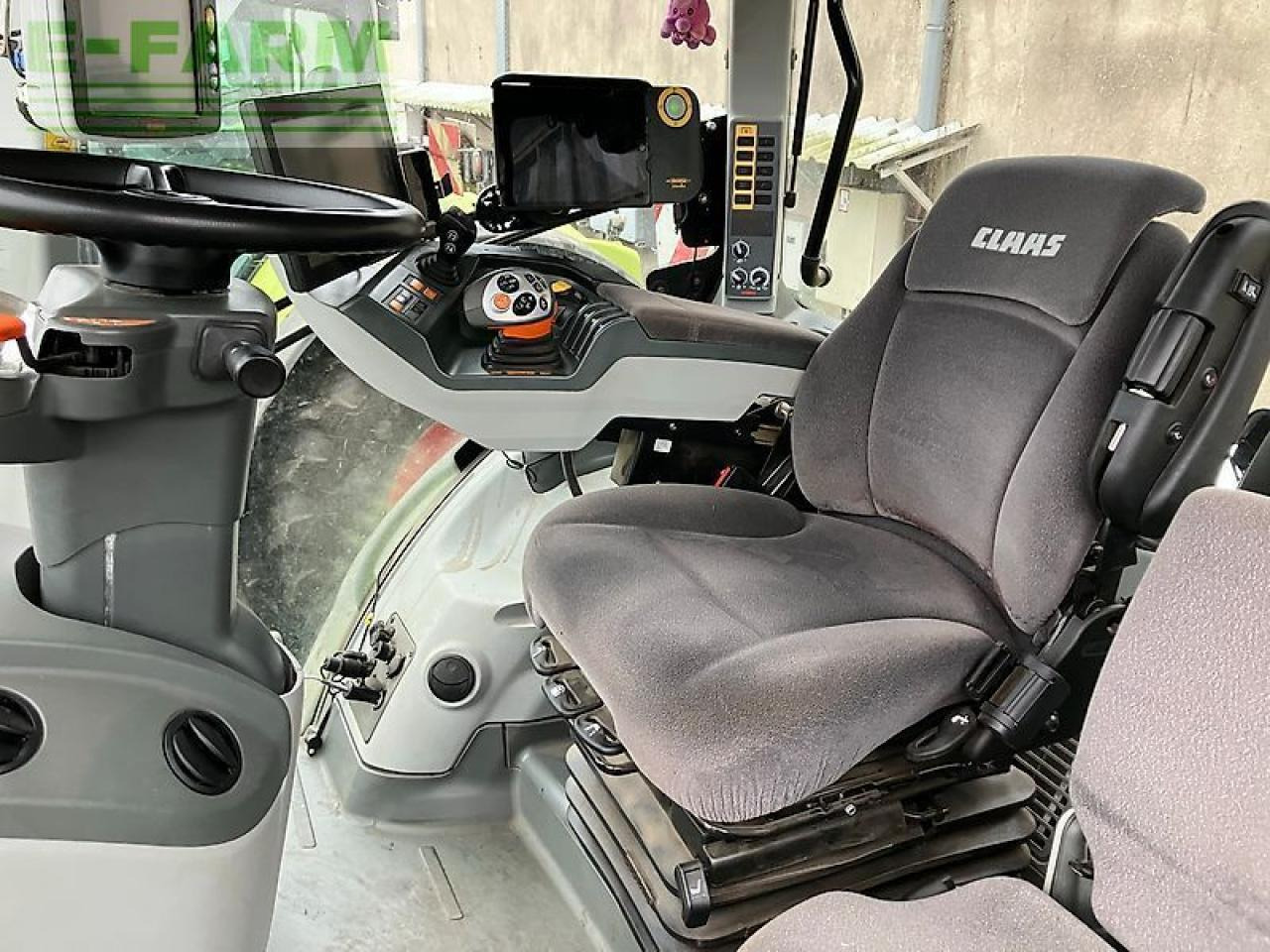 Tractor CLAAS axion 920