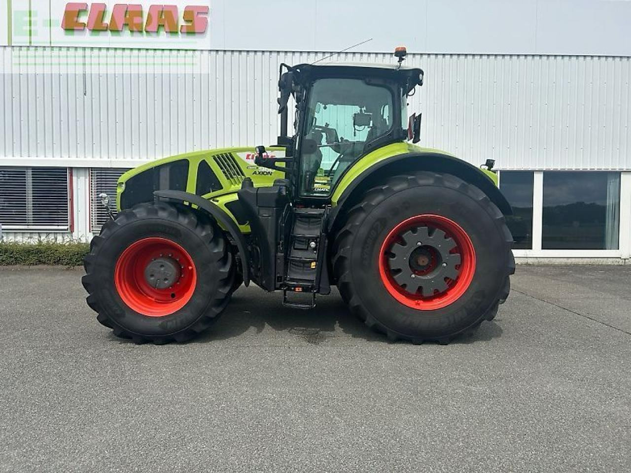 Tractor CLAAS axion 960