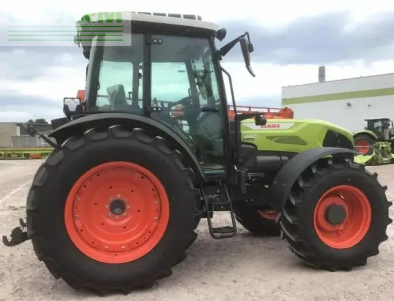 Tractor CLAAS axos 240