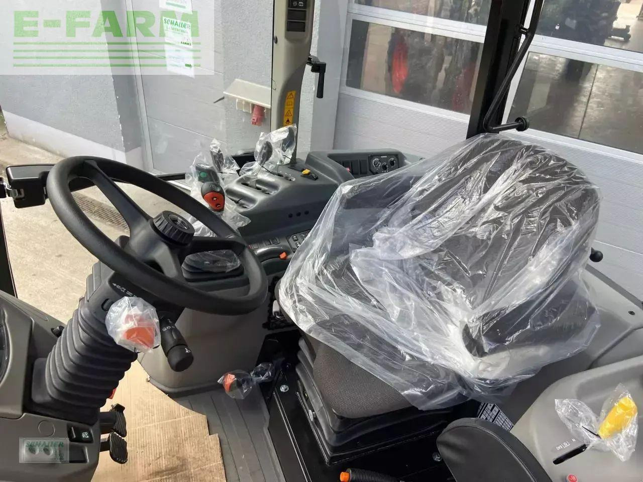 Tractor CLAAS axos 240