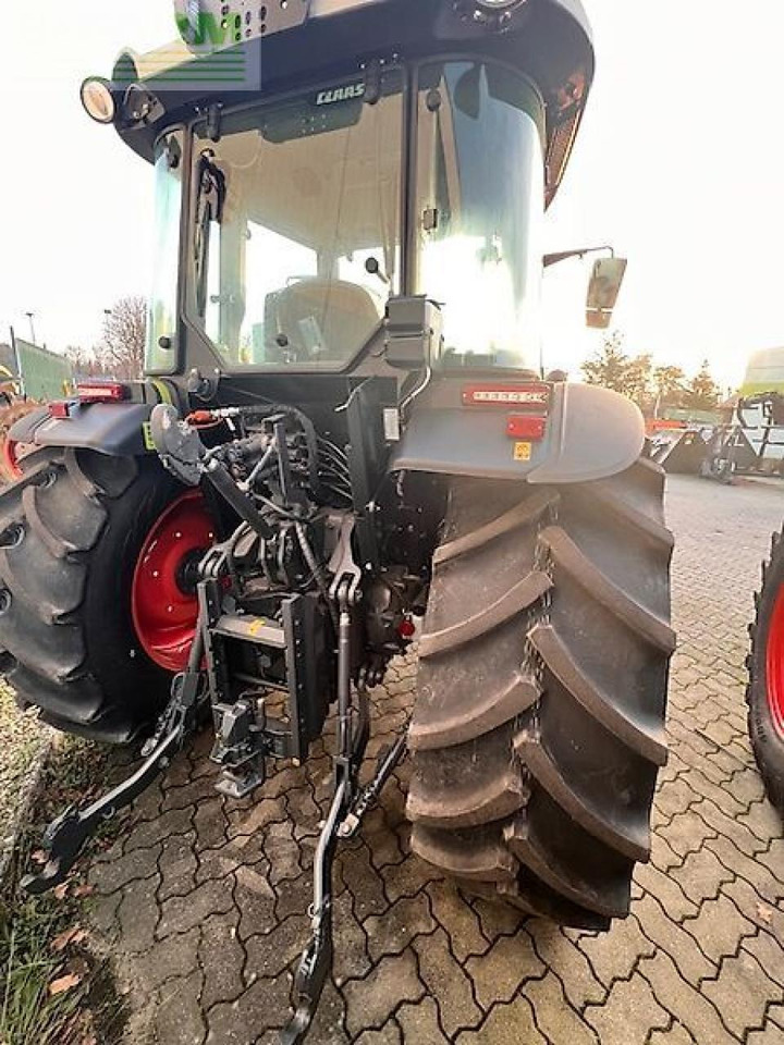 Tractor CLAAS axos 240