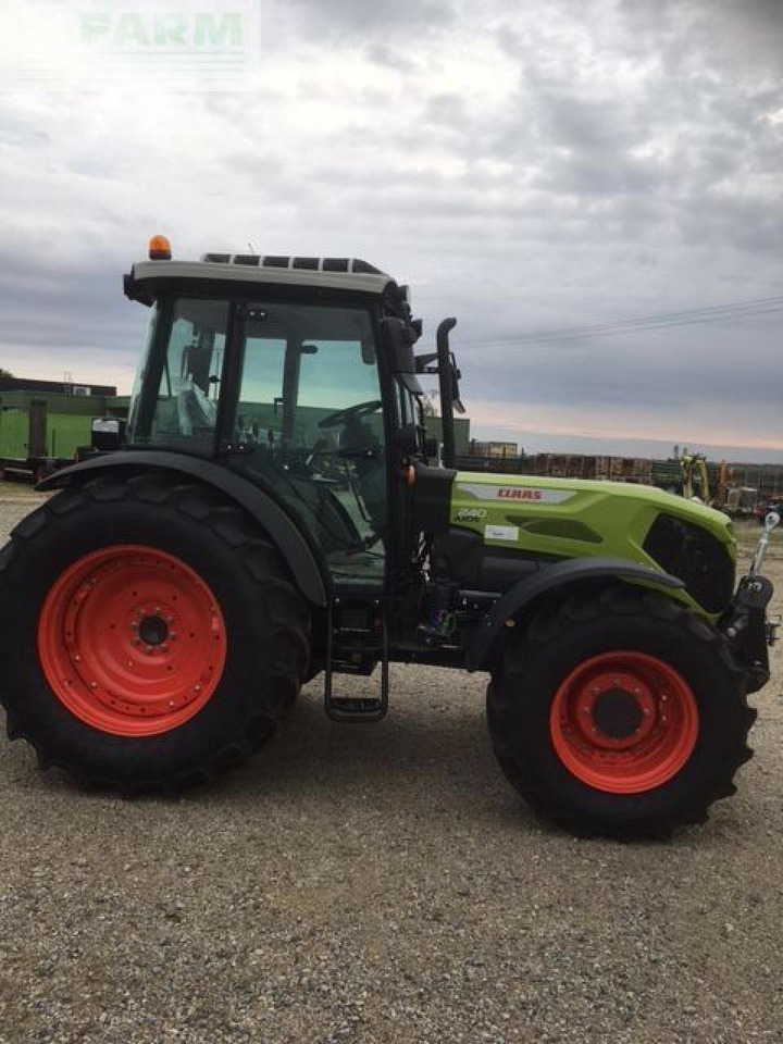 Tractor CLAAS axos 240