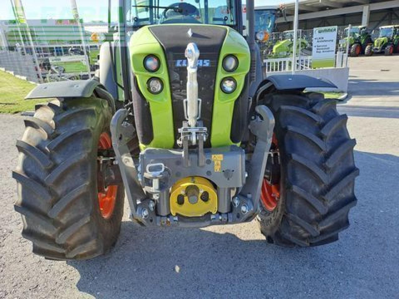 Tractor CLAAS axos 240