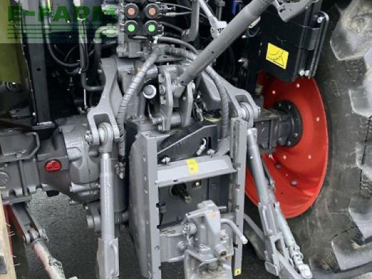 Tractor CLAAS axos 240 advanced mit fl u506