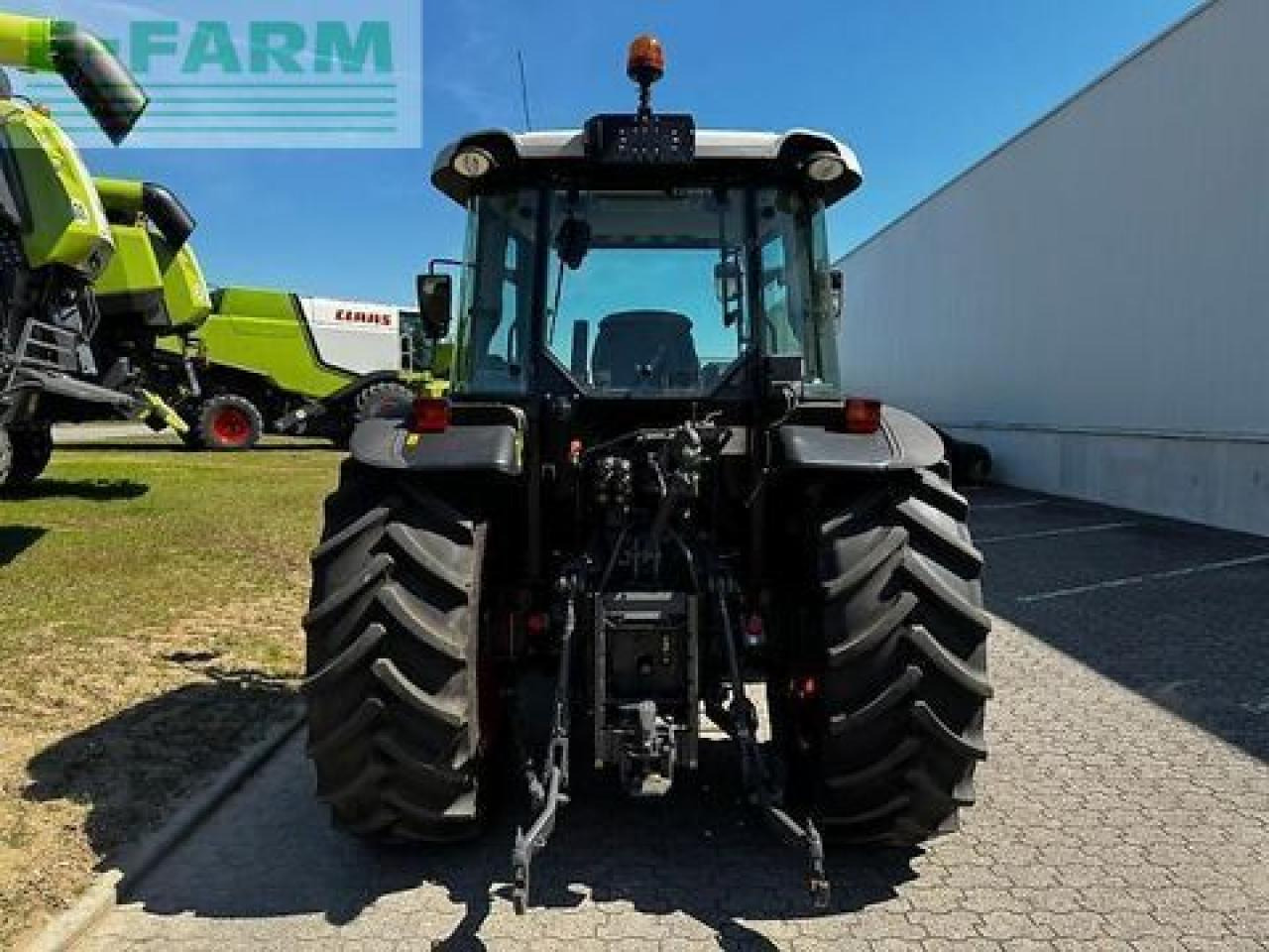 Tractor CLAAS axos 240 stage v