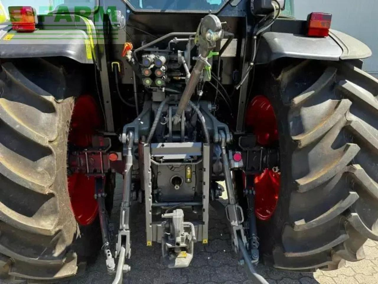 Tractor CLAAS axos 240 stage v