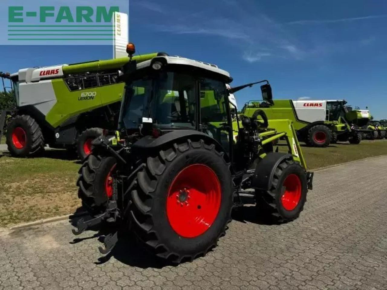 Tractor CLAAS axos 240 stage v