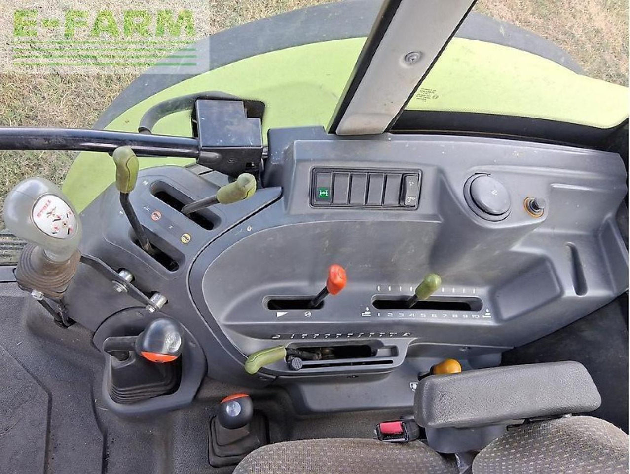 Tractor CLAAS axos 320