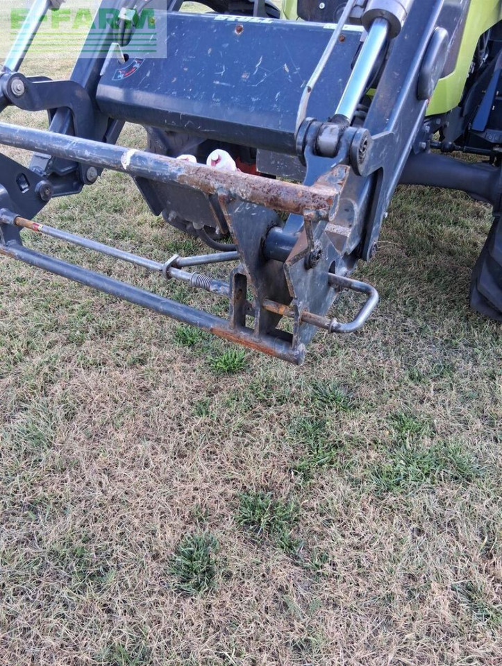 Tractor CLAAS axos 320