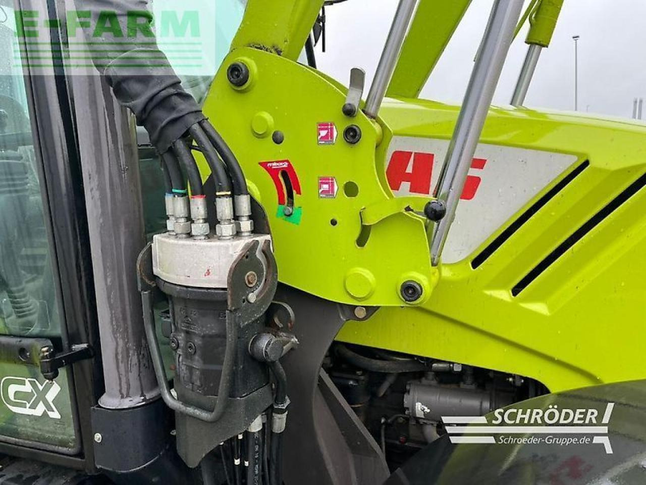 Tractor CLAAS axos 330