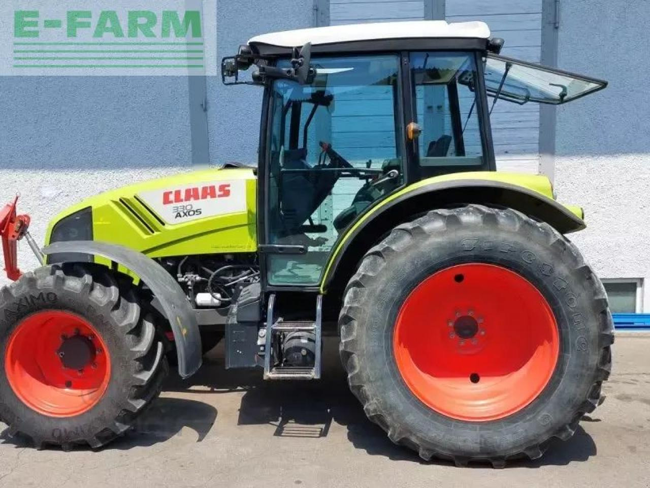Tractor CLAAS axos 330