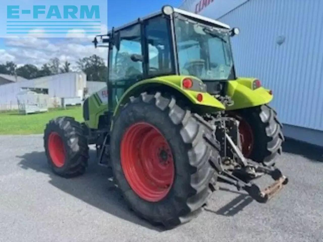 Tractor CLAAS axos 330