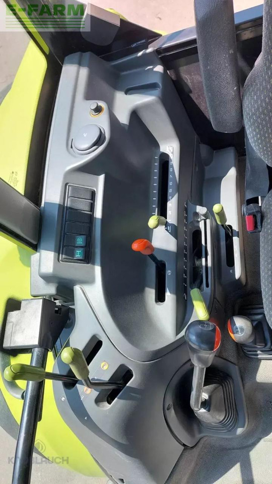 Tractor CLAAS axos 330