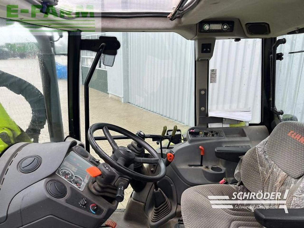 Tractor CLAAS axos 330