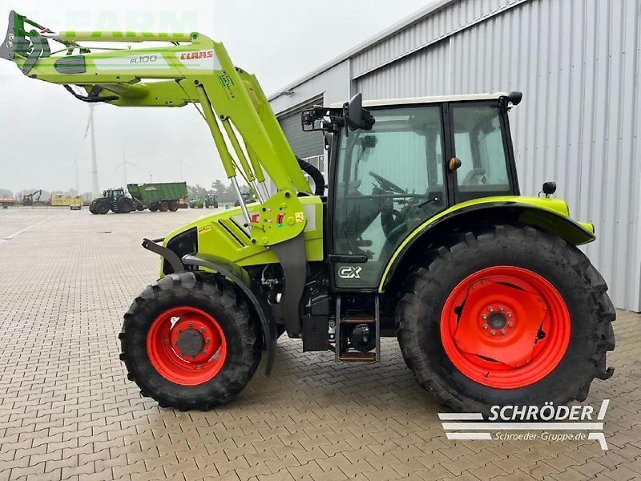 Tractor CLAAS axos 330