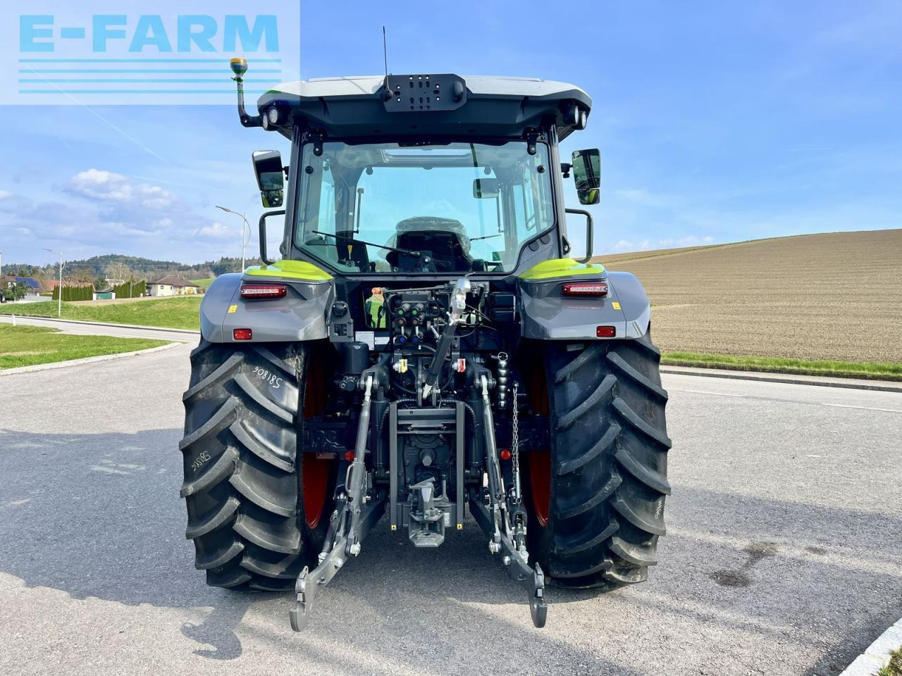 Tractor CLAAS axos 3.105