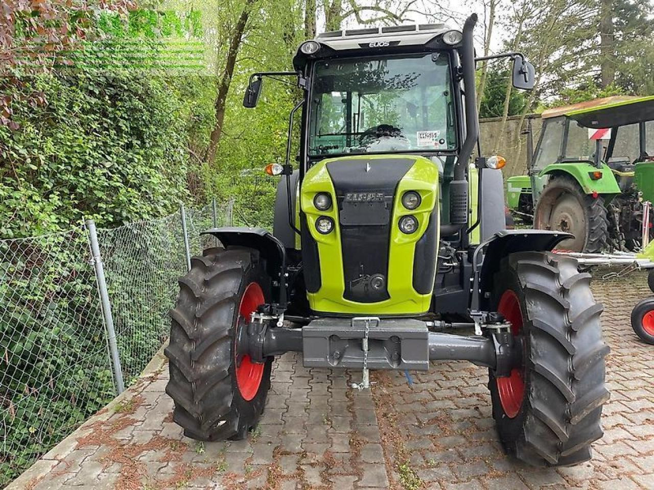 Tractor CLAAS elios 320 stage v