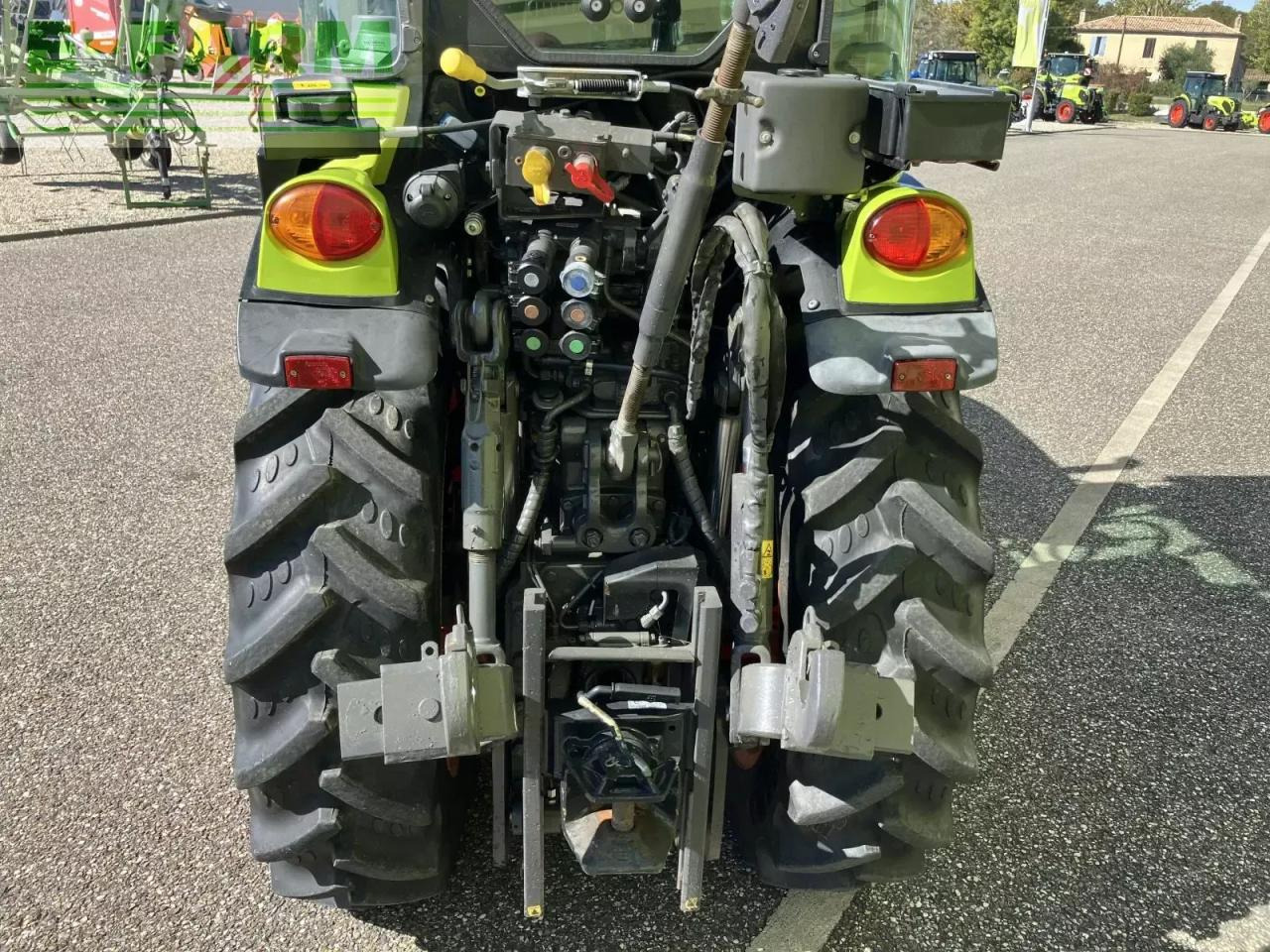 Tractor CLAAS nexos 220 s