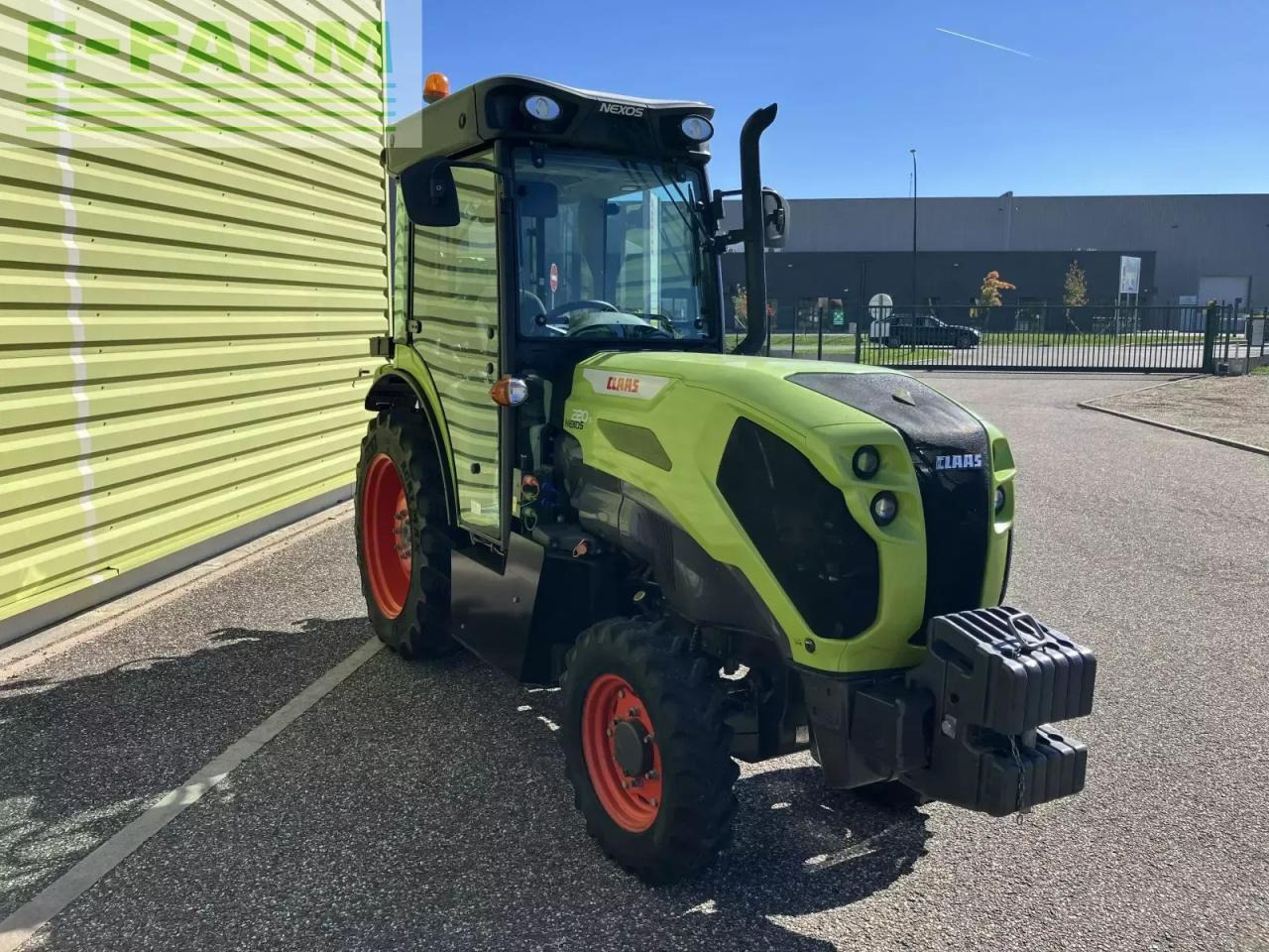 Tractor CLAAS nexos 220 s