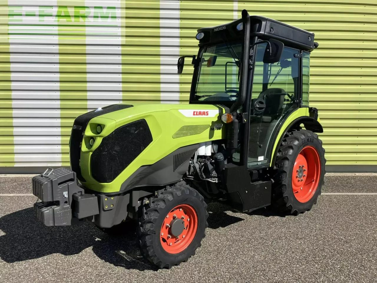 Tractor CLAAS nexos 220 s