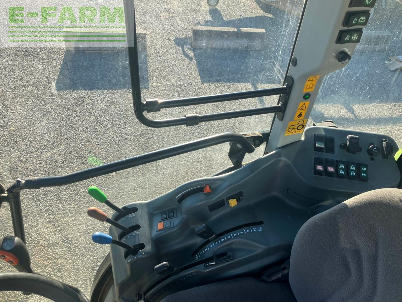 Tractor CLAAS nexos 220 ve cabine 4rm