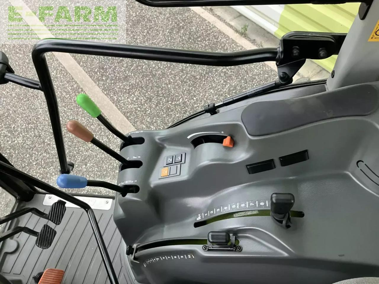 Tractor CLAAS nexos 220 vl cabine