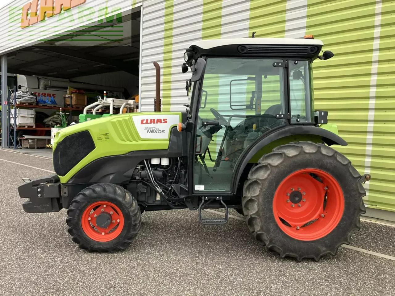 Tractor CLAAS nexos 220 vl cabine