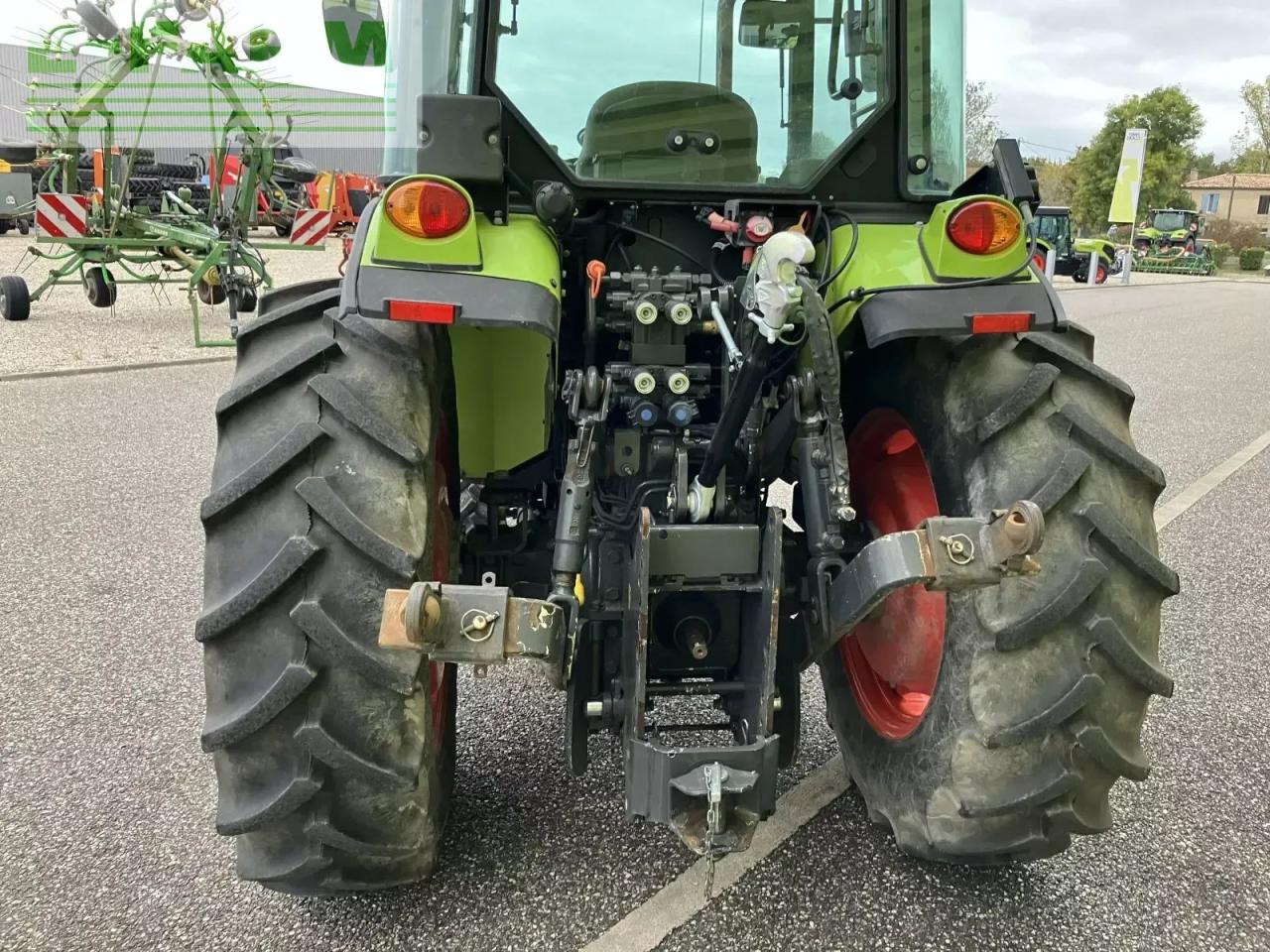 Tractor CLAAS nexos 220 vl cabine