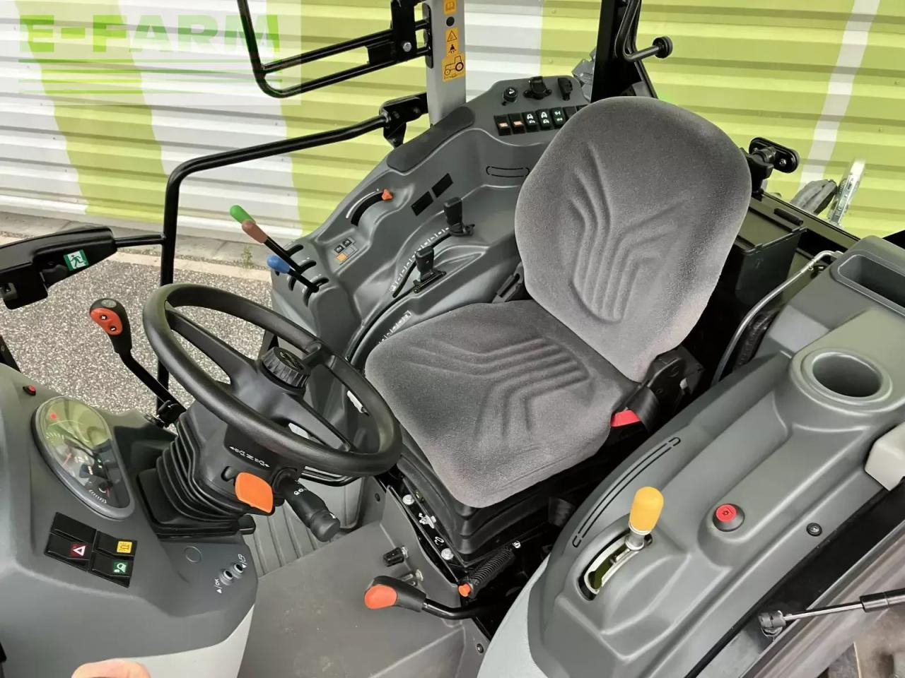 Tractor CLAAS nexos 220 vl cabine VL