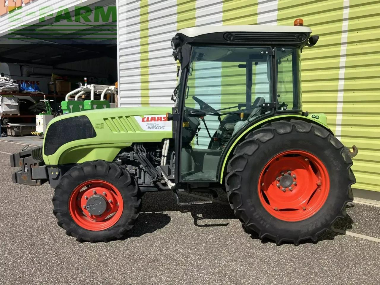 Tractor CLAAS nexos 230 f F