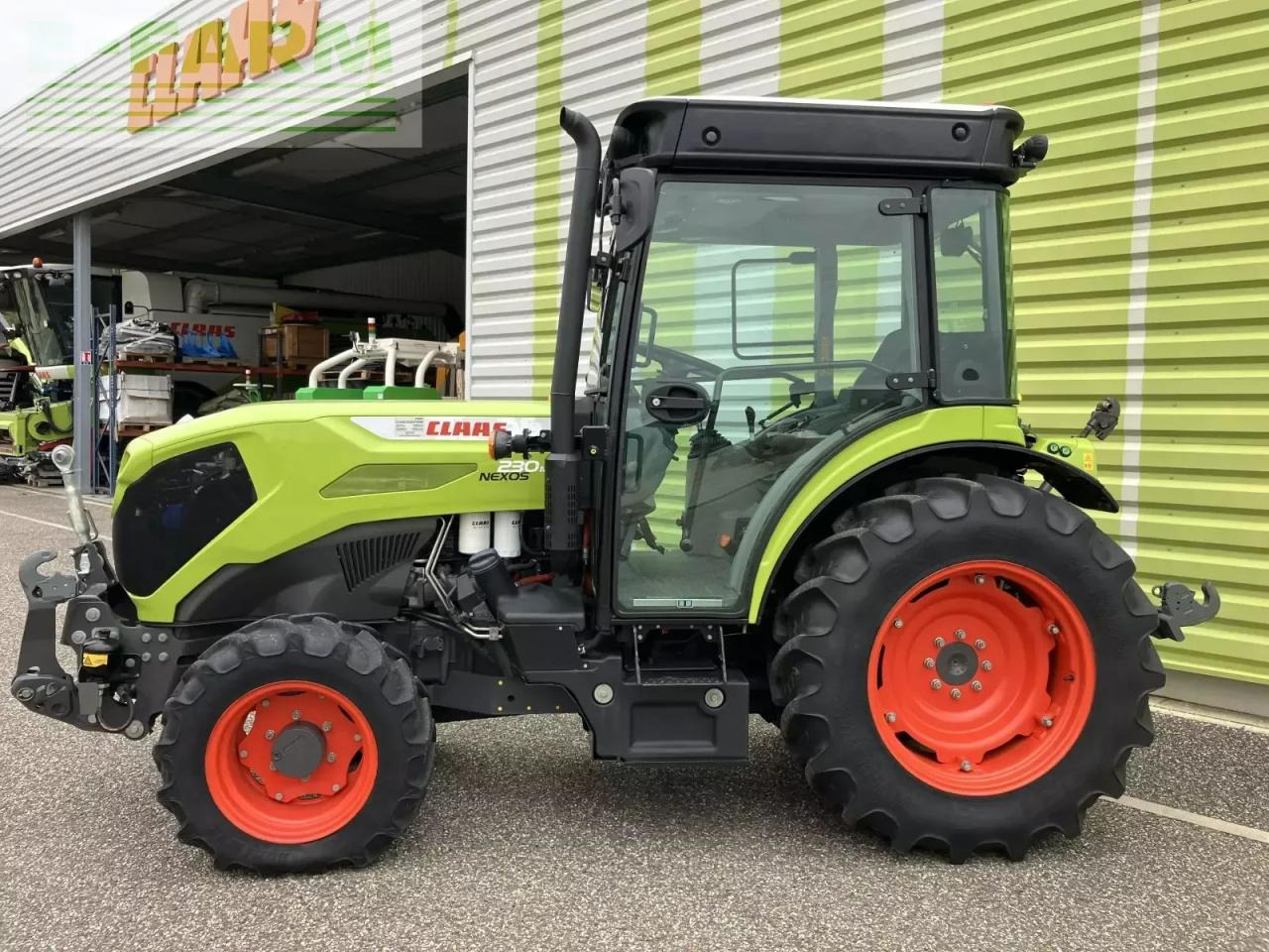 Tractor CLAAS nexos 230 m