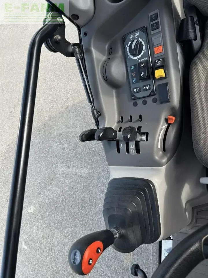 Tractor CLAAS nexos 230 s