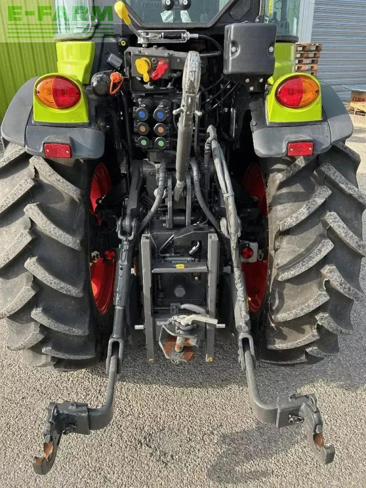Tractor CLAAS nexos 230 s