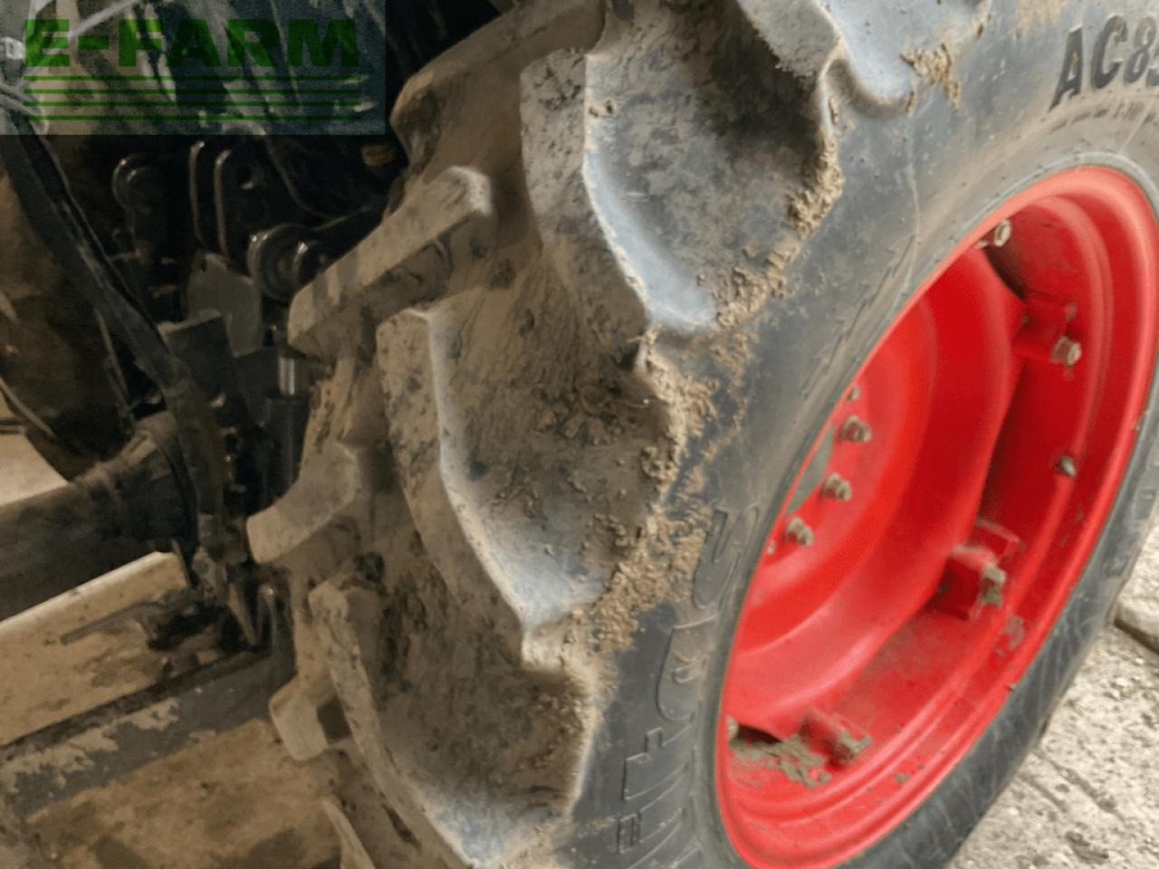 Tractor CLAAS nexos 230 vl