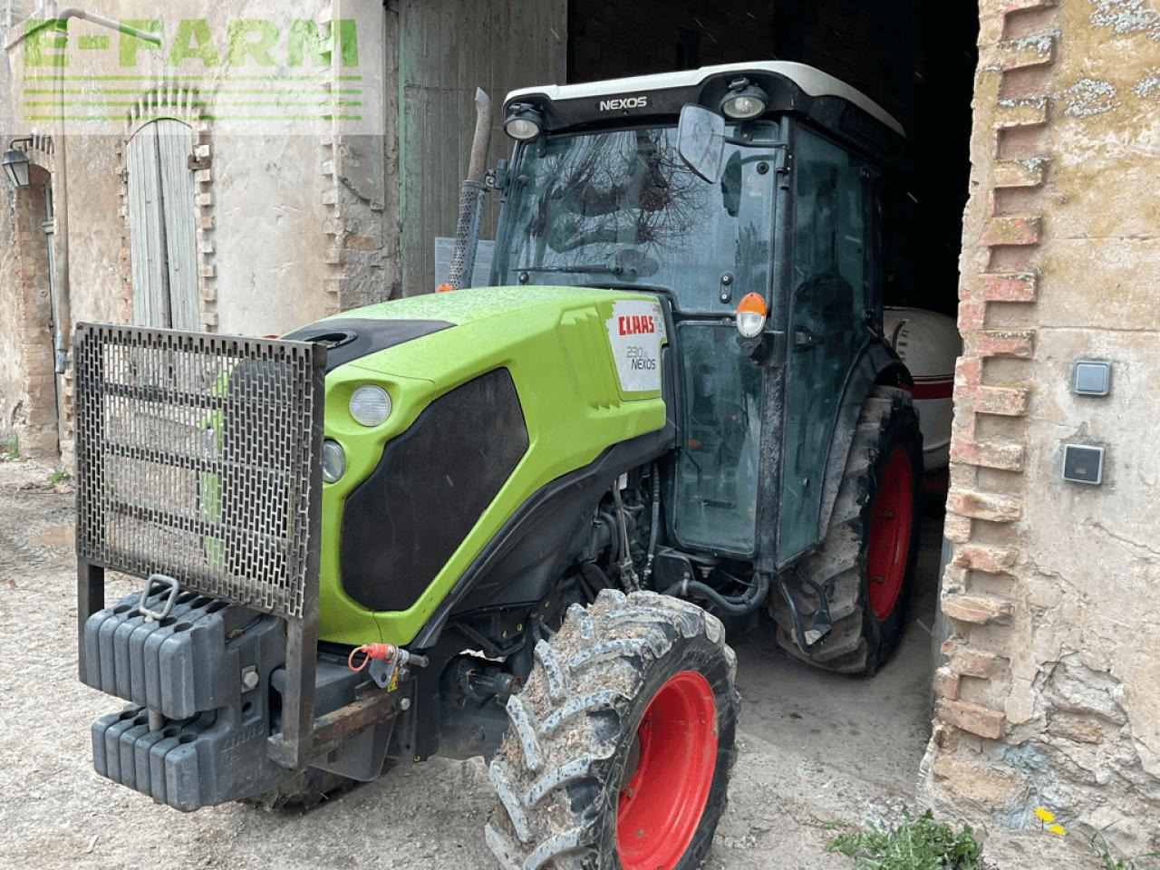 Tractor CLAAS nexos 230 vl