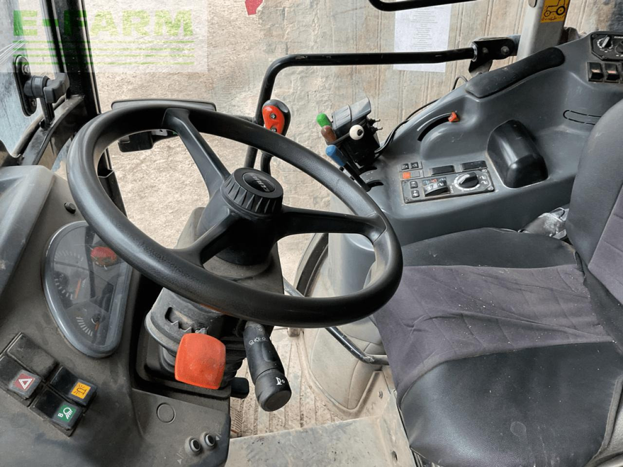Tractor CLAAS nexos 230 vl