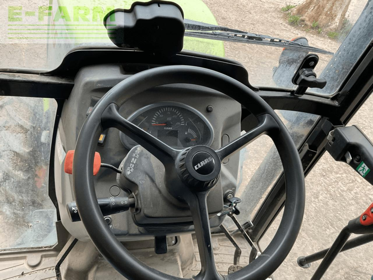 Tractor CLAAS nexos 230 vl