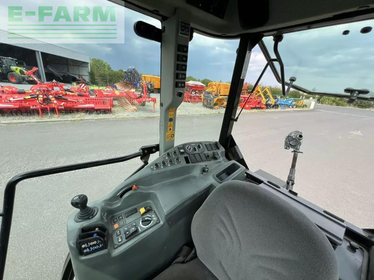 Tractor CLAAS nexos 230 vl VL